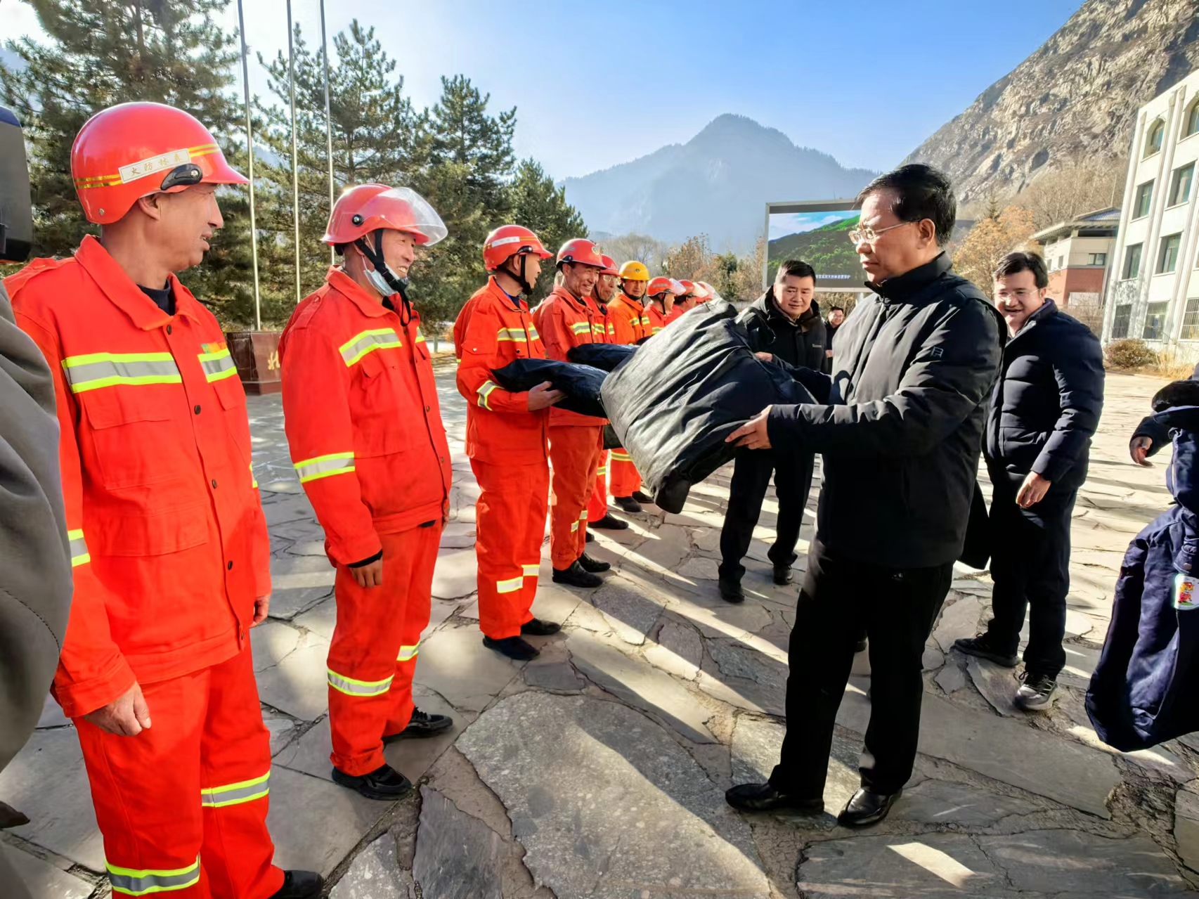 杜平贵在互助督导检查森林防火工作时强调：严字当头 实字托底 群策群力群防